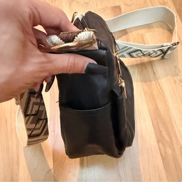 NWOT Aeropostale leather Black Crossbody Bag with Patterned Strap - Picture 5 of 7